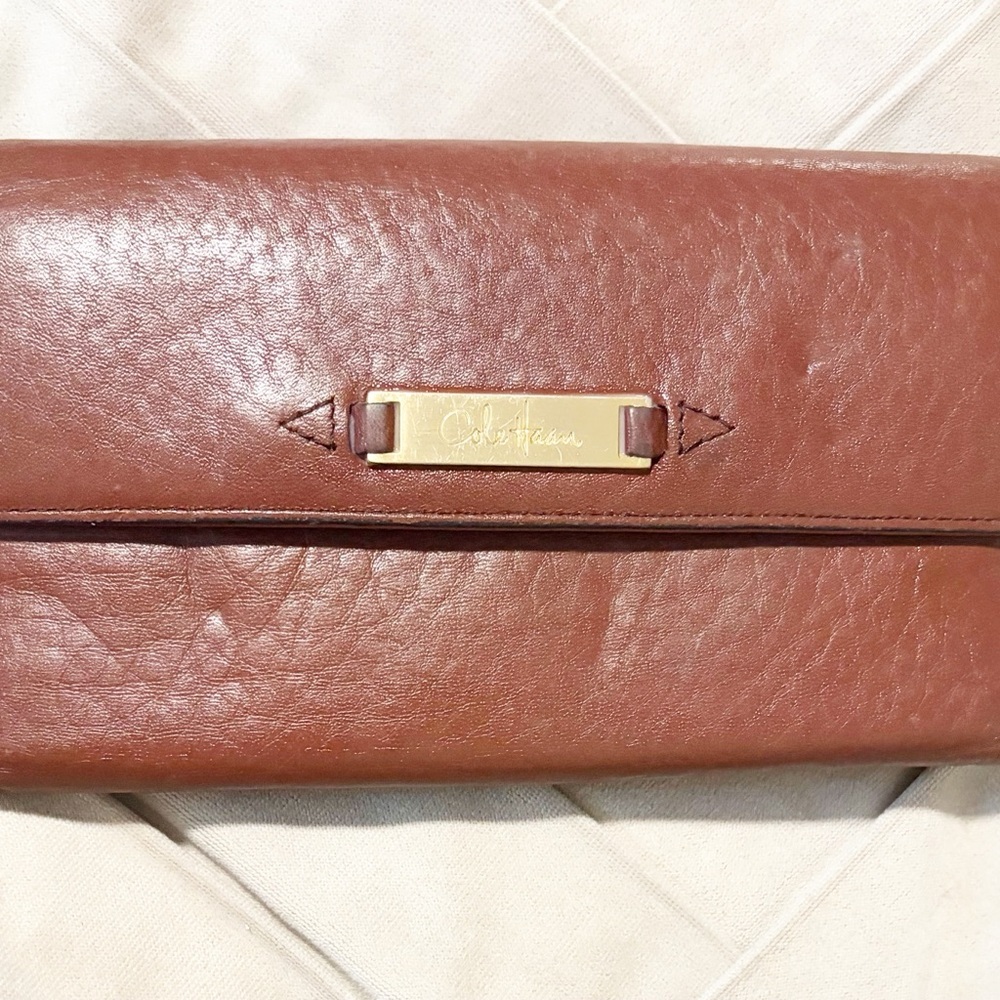 Cole Haan Chestnut Brown Leather Wallet with Gold Nameplate
In good condition